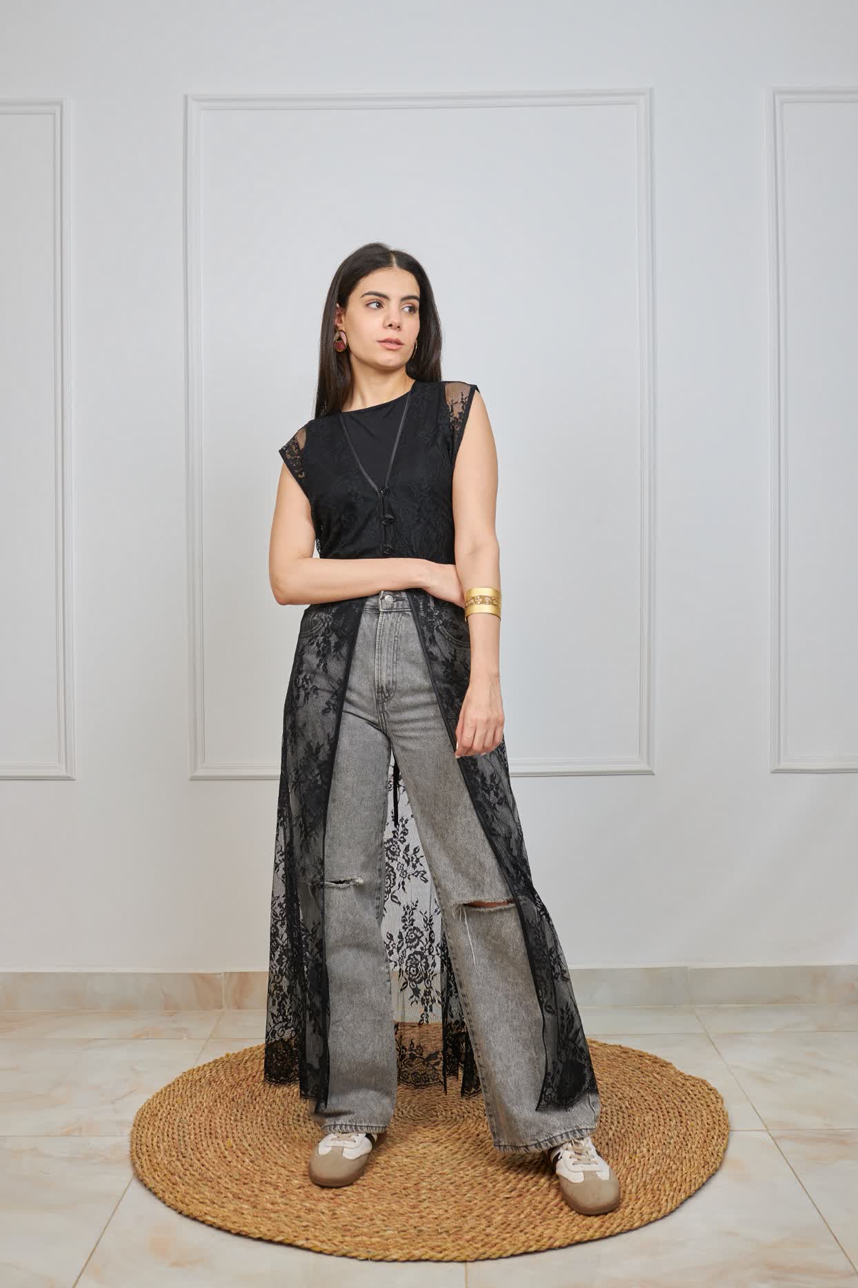Long lace vest in black